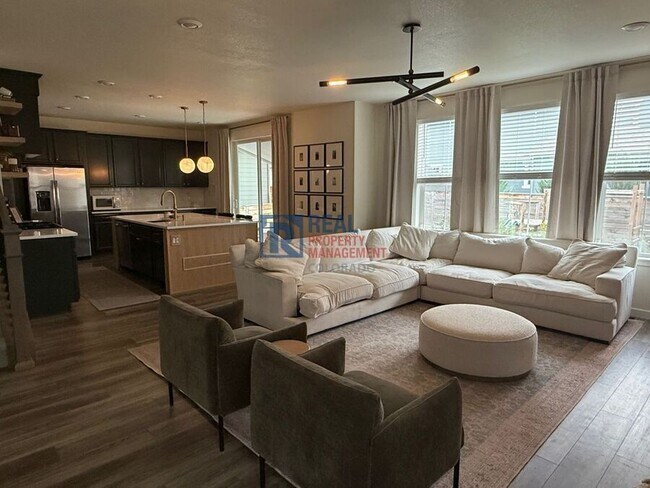 Photo - 2909 Comet St