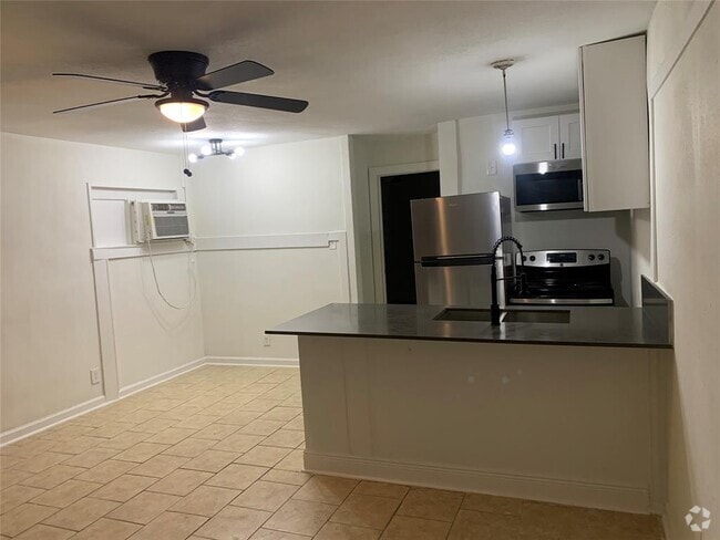 Building Photo - 7610 Red Robin Ln Unit 2 Rental