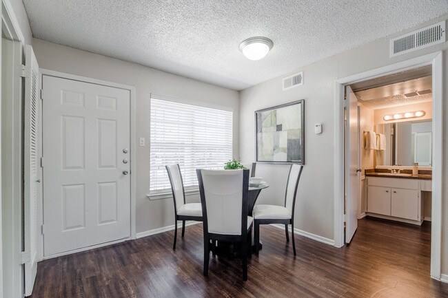 Park Villas Apartments 817-732-1149