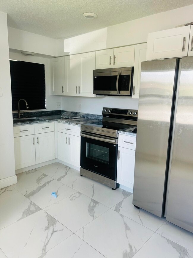 Photo - 1471 NW 20th St Unit A