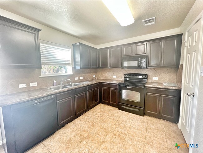 Photo - 655 Tom Kemp Dr