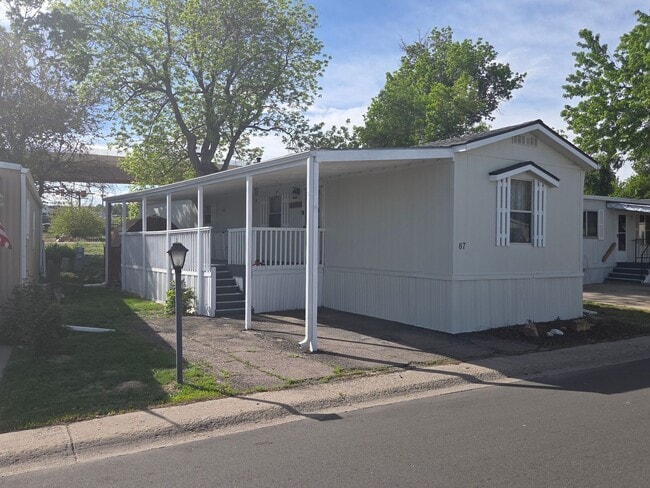 Building Photo - Charming 2 Bedroom Home in Prime Littleton Location