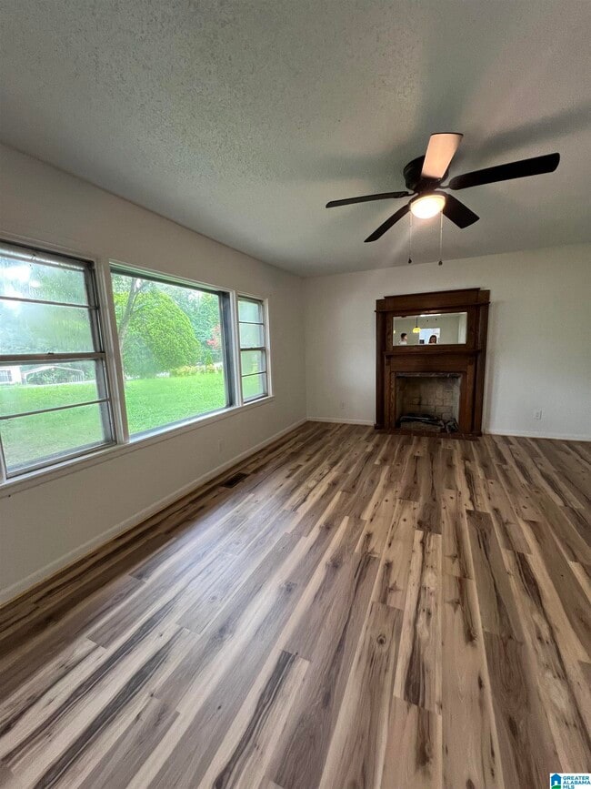 Photo - 905 Lynn Dale Ln