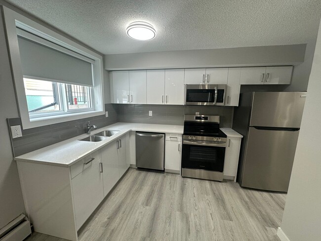 Building Photo - 9938-88 88 Ave NW Unit 5