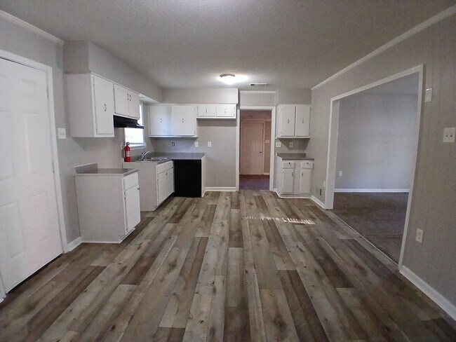 Photo - Move In Ready 3 Bedroom 1 Bath | Frayser