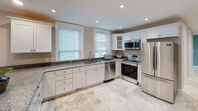 Photo - 4BR/3BA Cottage Near UTK | Student Friendl...