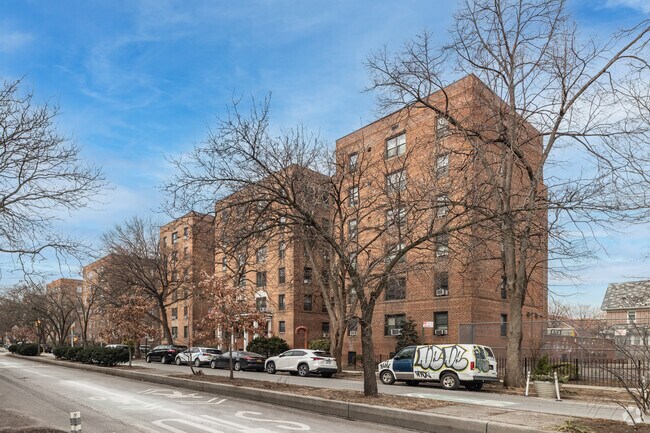 Photo - Saxony Towers