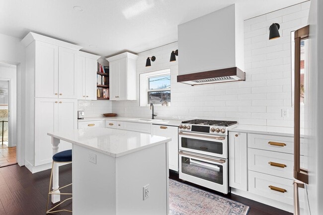 Building Photo - Sunny Two-Story Wash Park Bungalow