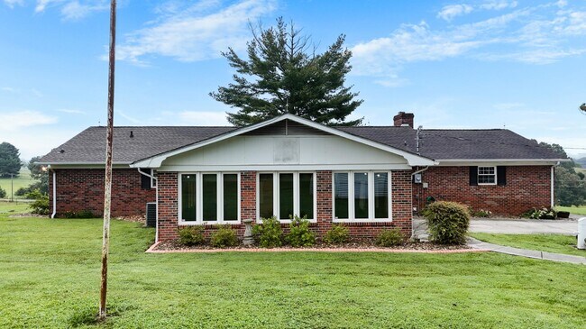 995 Leadmine Rd