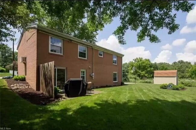 Photo - 1378 Devon Dr NW