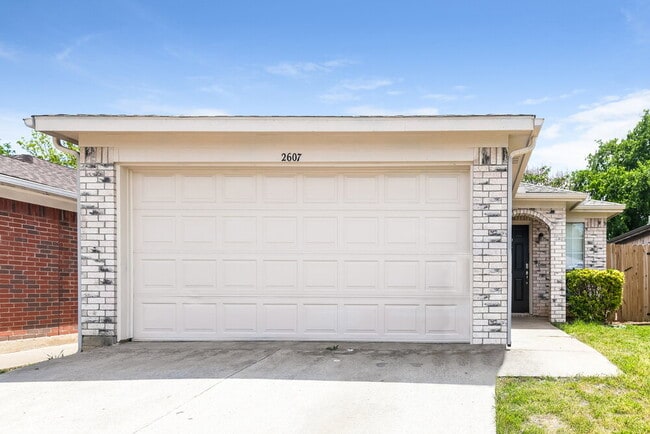 Building Photo - 2607 Whitehurst Dr