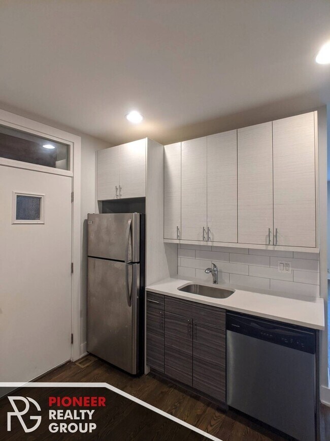 Photo - 3919 N Janssen Ave Unit 3