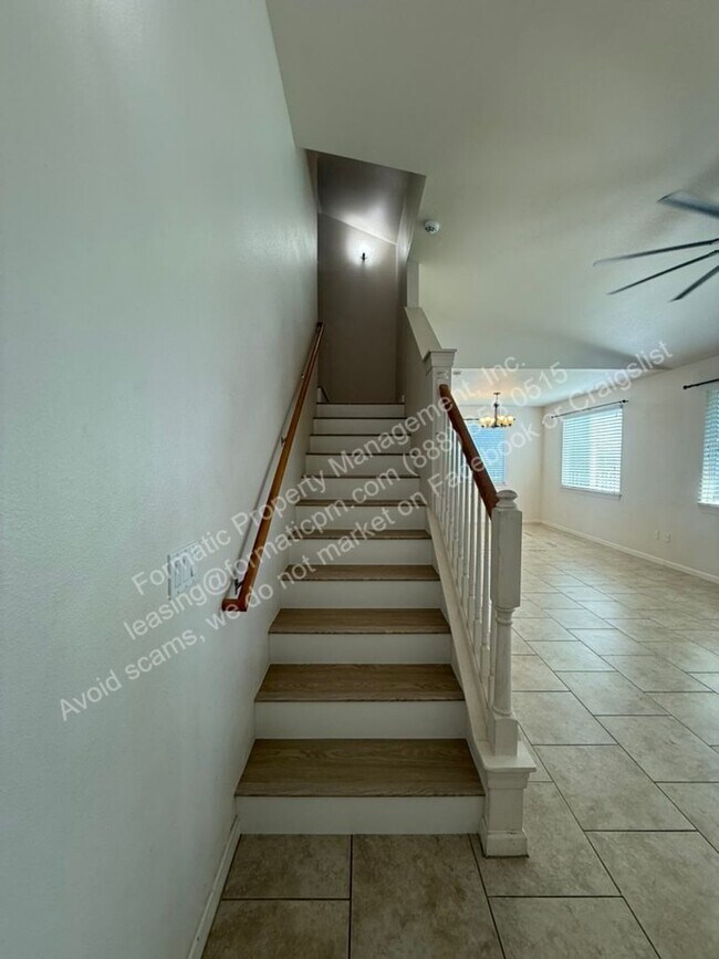 Photo - 1295 Kukulu St