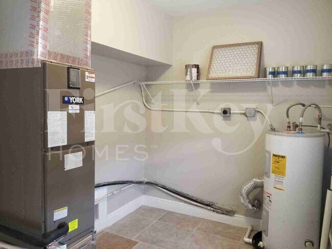 Photo - 810 N 73rd Ter