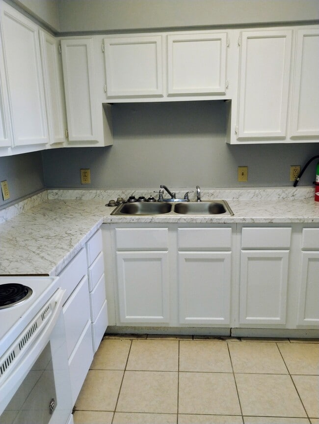 Photo - 1754 Cedar Lake Dr Unit A