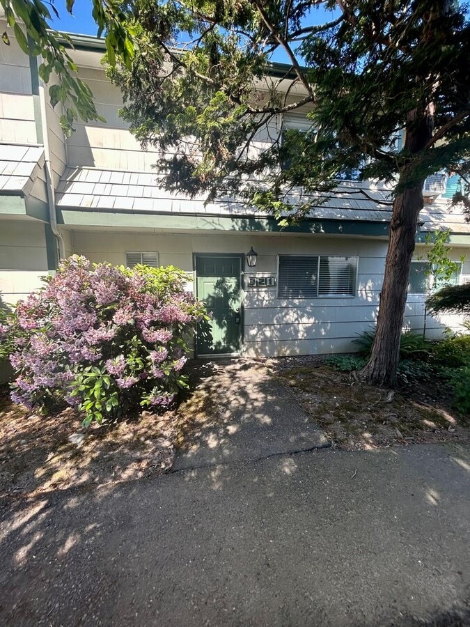 NW Vancouver Condo with Detached Garage & Dedicated Parking - NW Vancouver Condo with Detached Garage & Dedicated Parking
