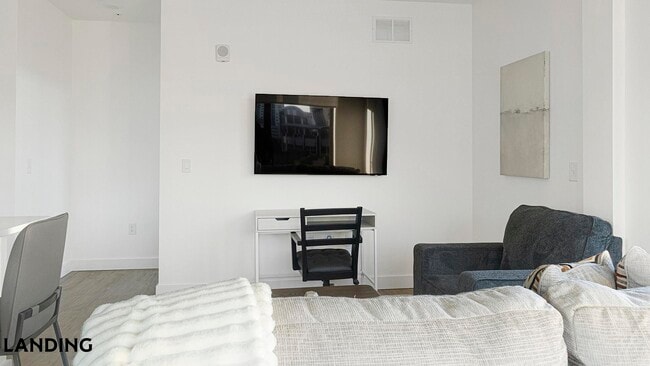 Photo - 1007 S Mint St Unidad 801