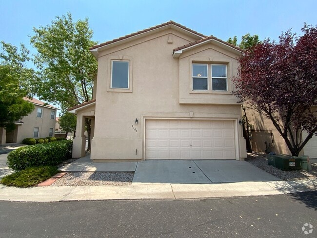 Building Photo - 3 Bedroom Home Available In Gated Communit...