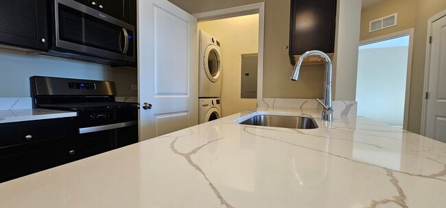 Photo - 1 Bedroom, 1 Bathroom, Mid, First floor, Apartment