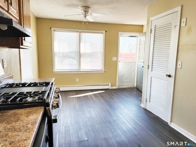 Photo - 164 Meadowview Ave