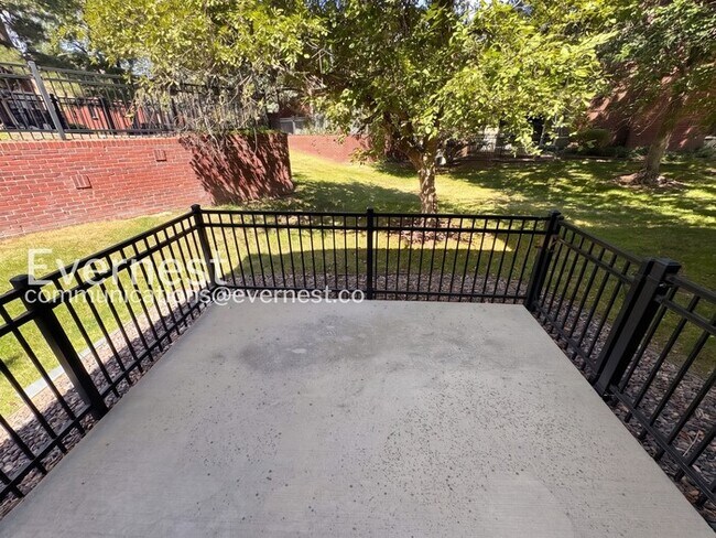 Photo - 194 S Holman Way