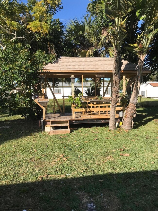 Photo - 132 W Suwannee Ln