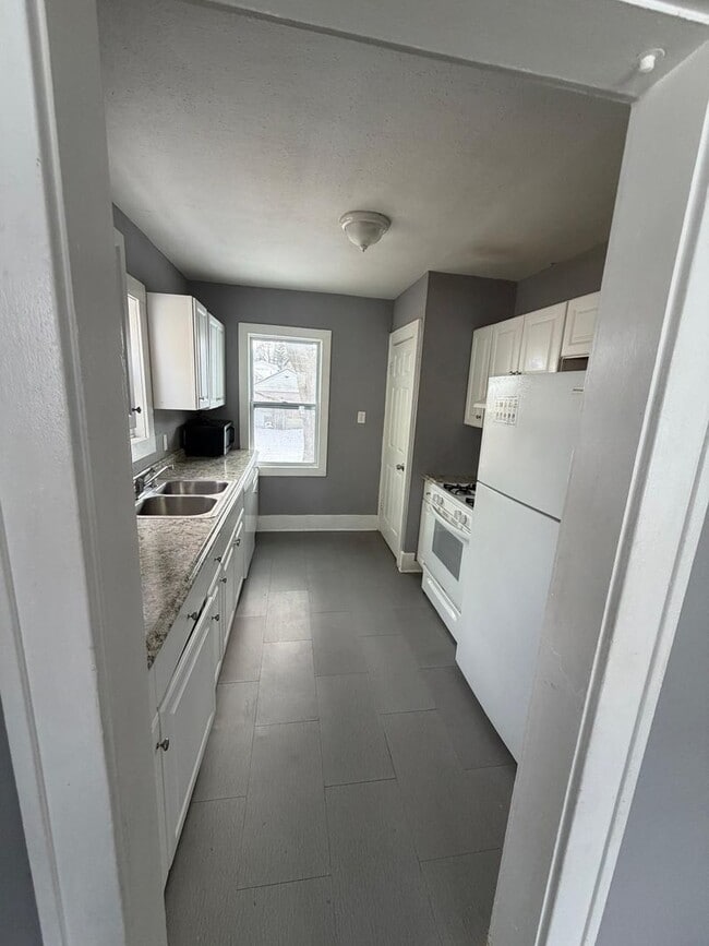 Photo - 3 bedroom Home Lower credit scores accepted with proof of income!!