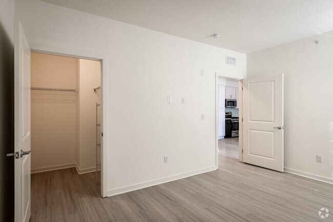 1BR, 1BA - 764SF