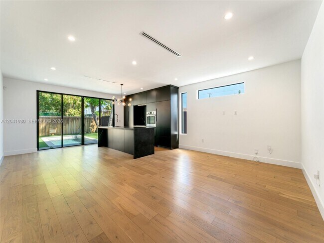 Photo - 227 NW 39th St