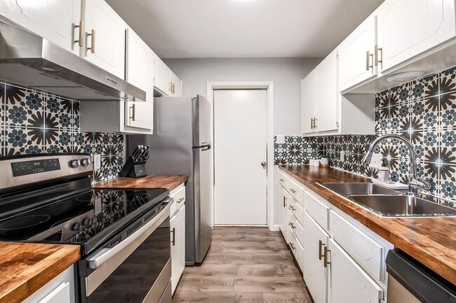 Photo - 11118 Wandering Way