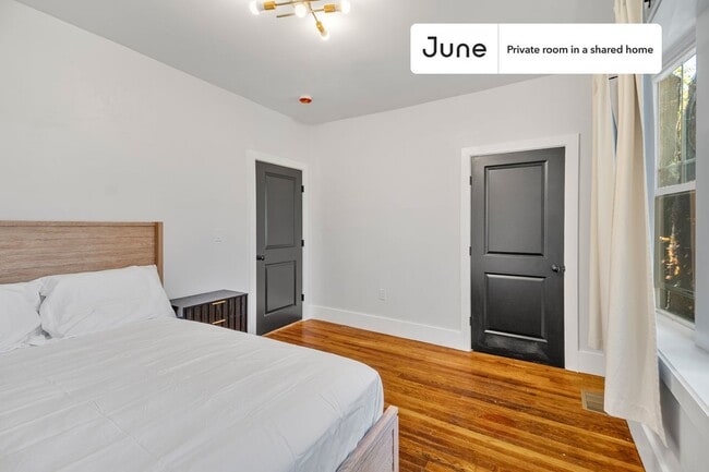 Photo - Room in Shared 5 bed/2 bath home Unidad D