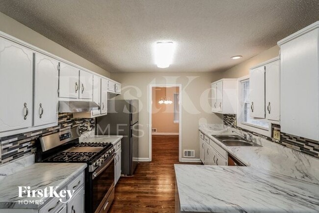 Photo - 1349 Millstream Trail NW