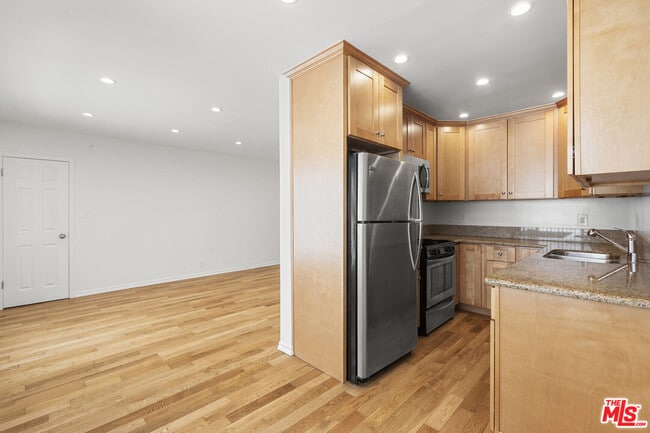 Photo - 923 N San Vicente Blvd Unit 7