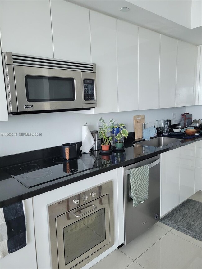 Photo - 92 SW 3rd St Unidad 2107