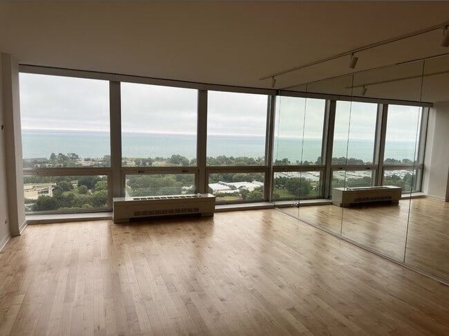 Photo - 2400 N Lakeview Ave Unidad 2702