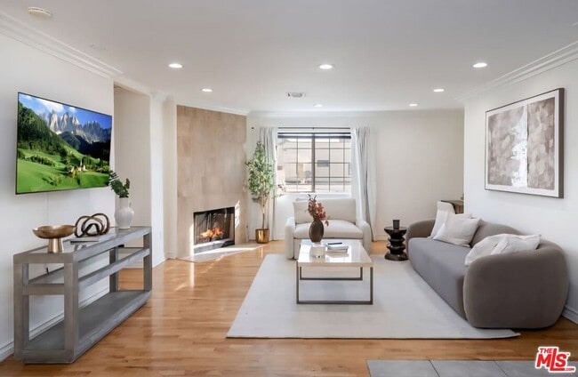 Building Photo - 525 N Orange Dr