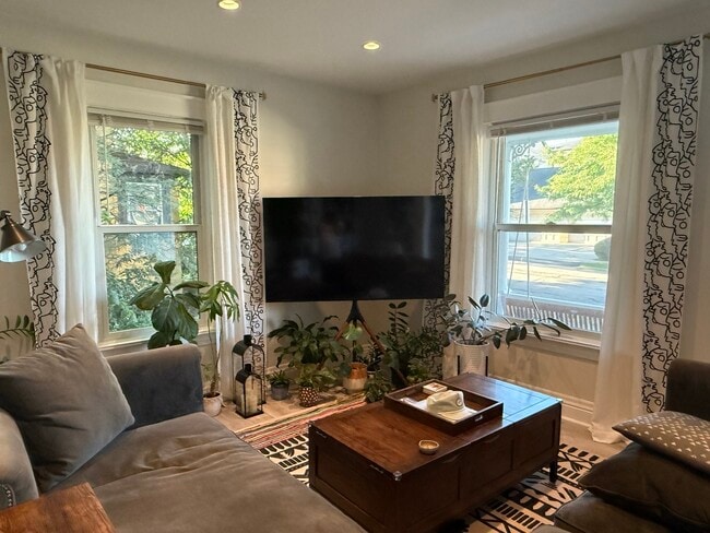 Photo - 212 Franklin St