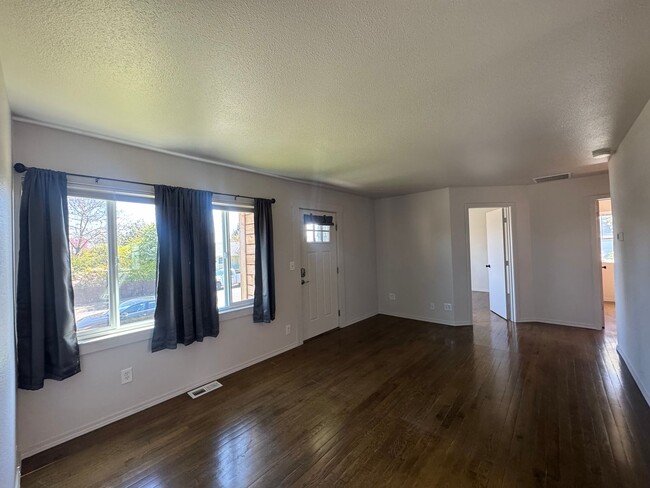 Photo - 3 Bedroom In East Tacoma!