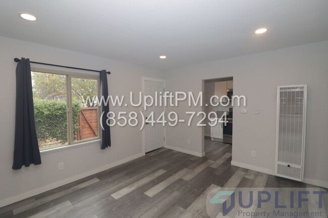 Photo - 4165 Wightman St