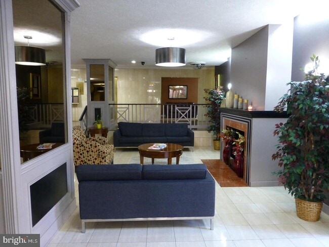 1021 Arlington Blvd Unidad 406