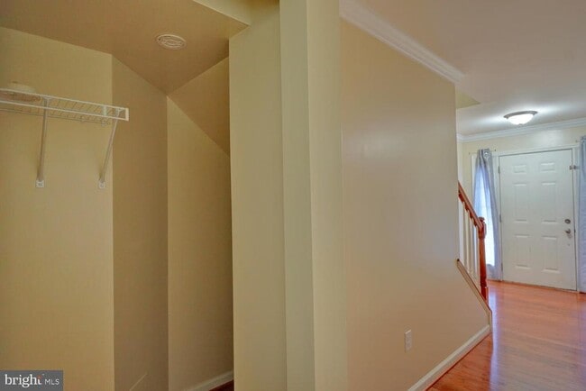 Photo - 536 Van Dyke Cir