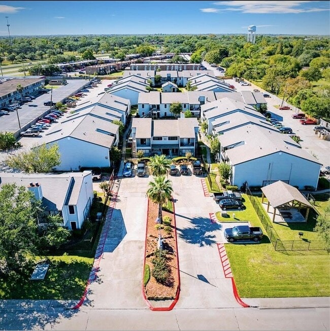 Building Photo - 420 Garland Dr Unit 208 Rental