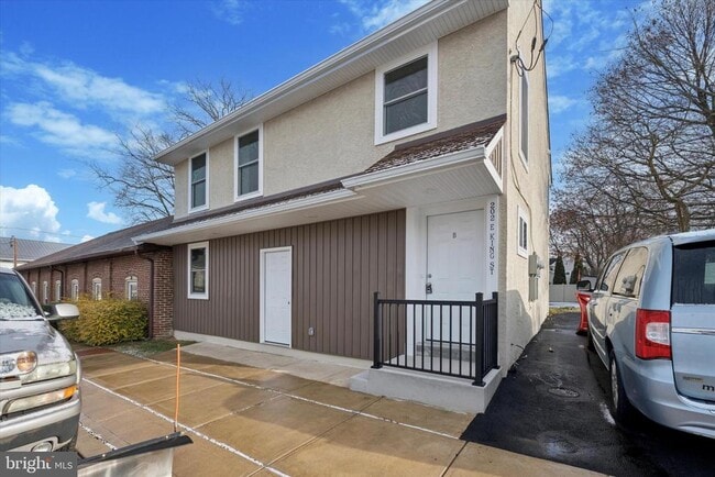 Building Photo - 202 E King St