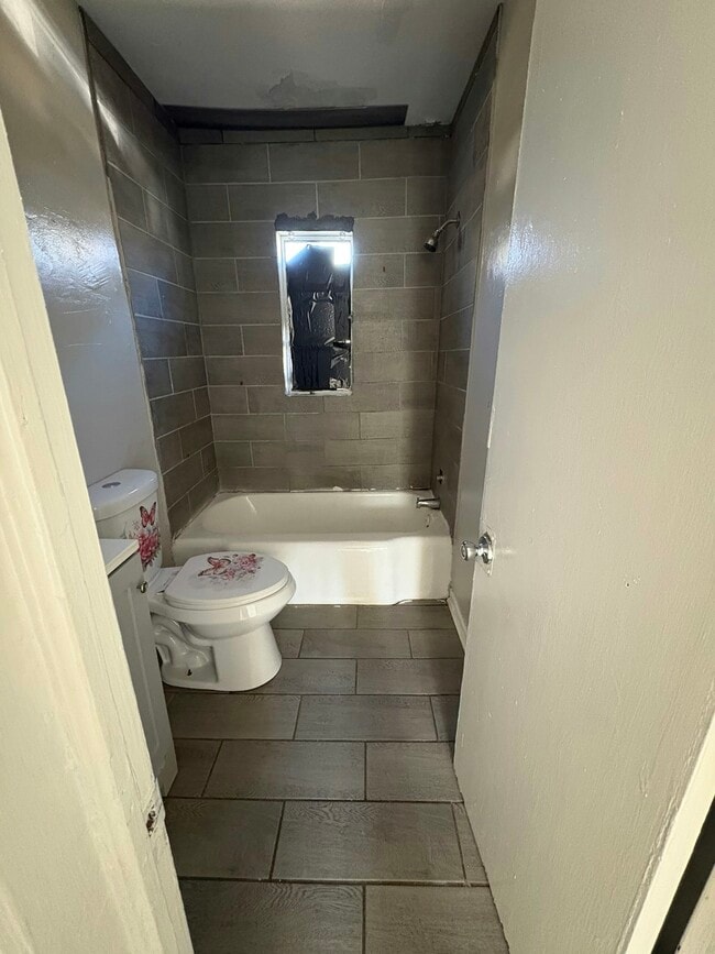 Photo - 5731 Court M Unidad 5731