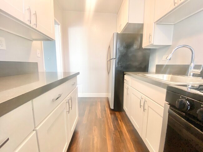 Photo - 5557 Carlton Way Unit 17