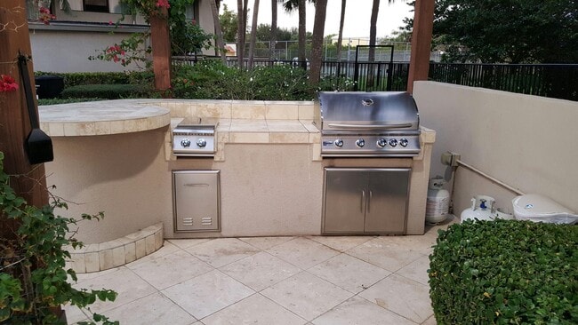 Photo - 1830 Embassy Dr Unit 506