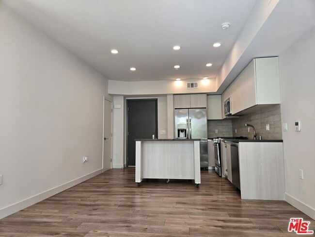 Building Photo - 740 Ridgeley Dr Unit 204