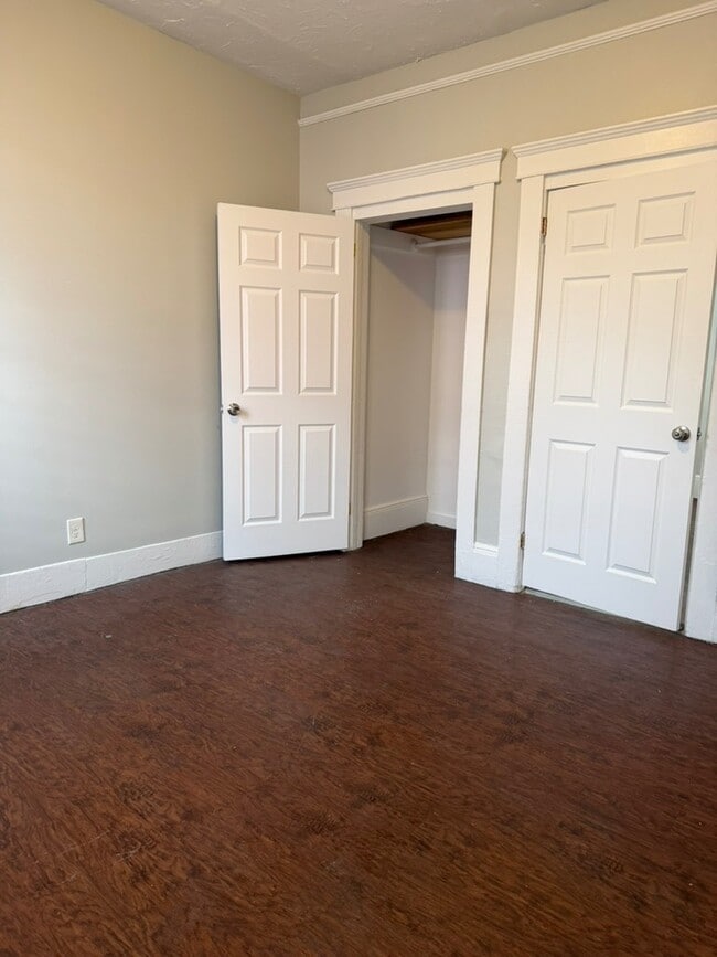 Photo - 13 N Bond St