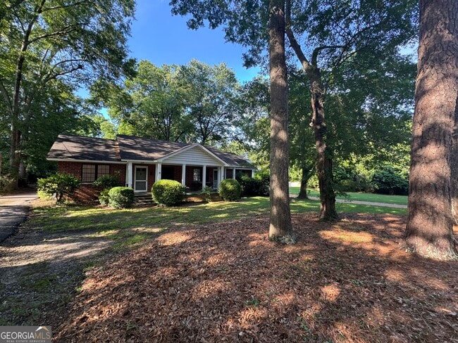 Photo - 253 Springdale St
