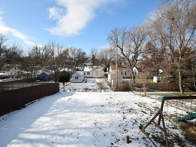 Building Photo - Cute Bungalow